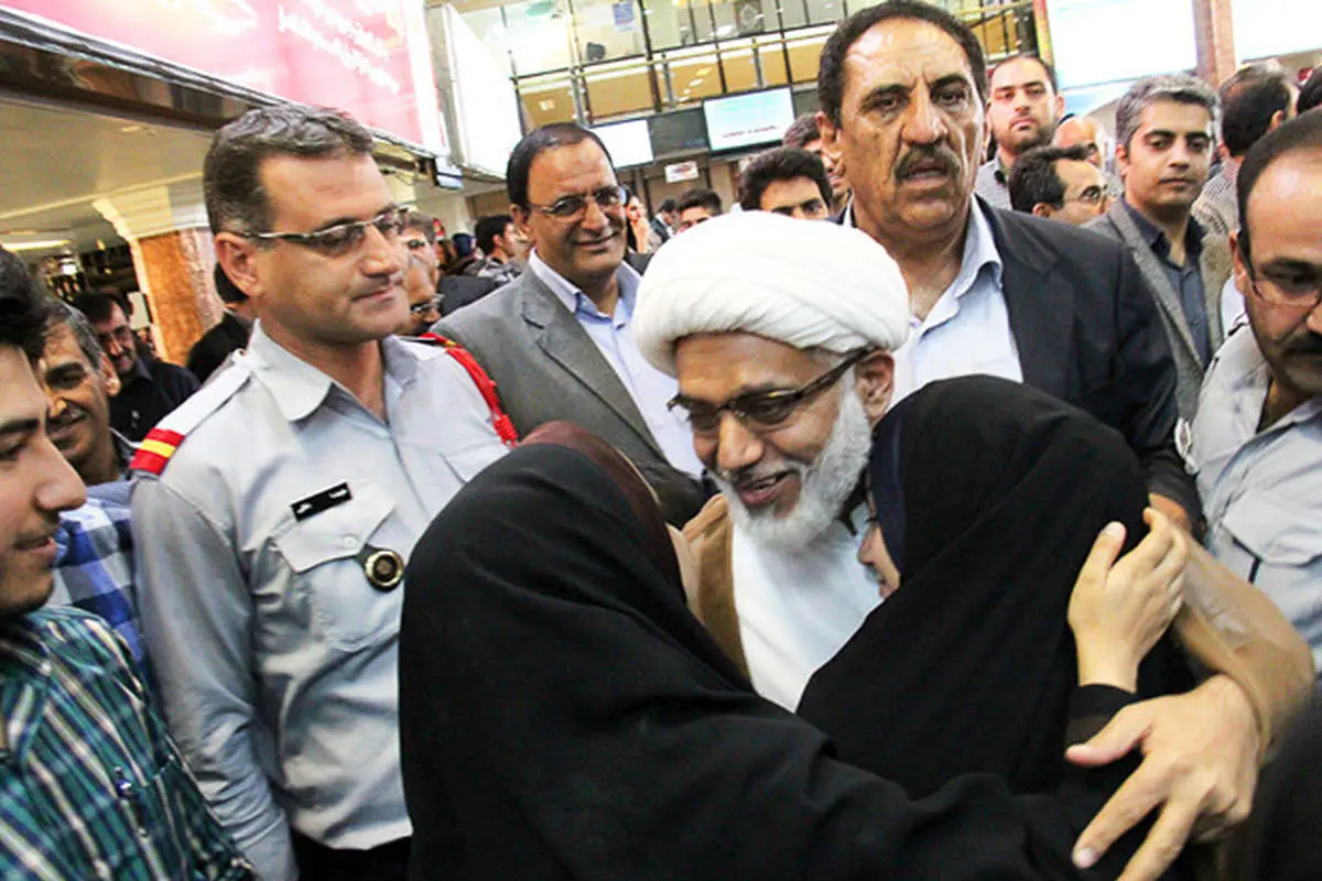 (تصاویر) بازگشت روحانی بازداشتشده