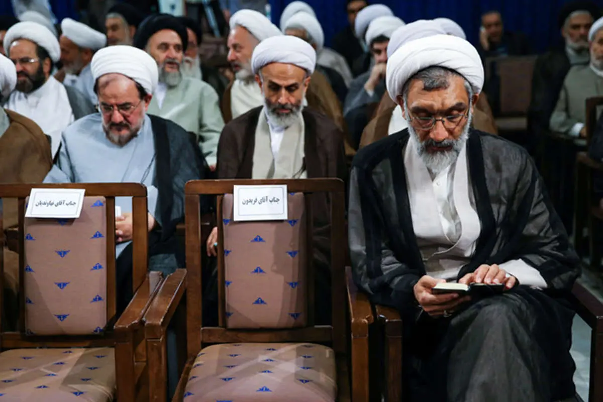(تصاویر) نشست جمعی از روحانیون با روحانی