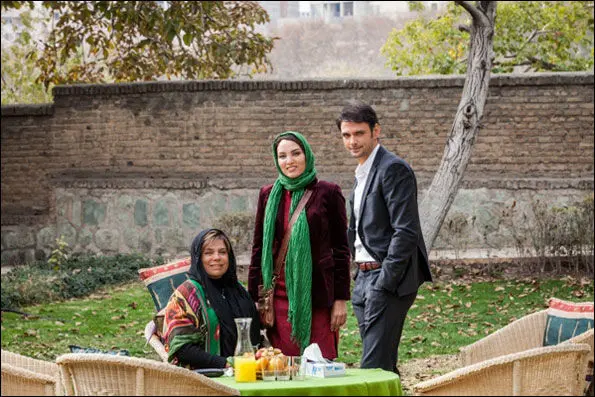 صف‌آرایی "بهروز" و دیگران مقابل "کلاشینکف"!