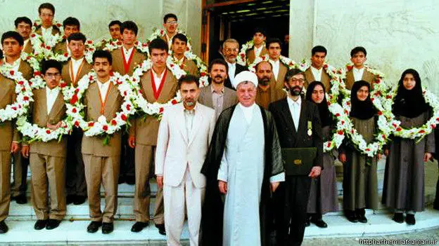 عکس یادگاری بانوی ایرانی برنده نوبل ریاضی با هاشمی، حدادعادل و نجفی