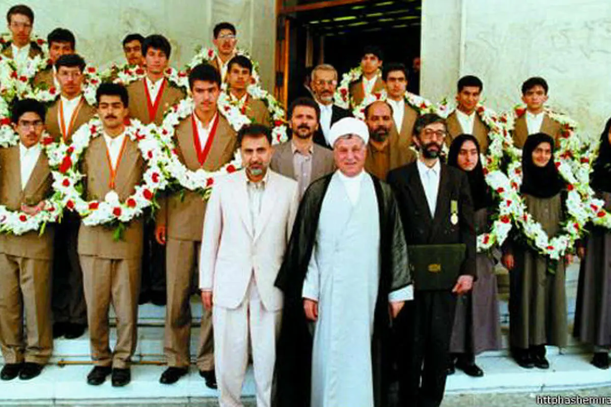 عکس یادگاری بانوی ایرانی برنده نوبل ریاضی با هاشمی، حدادعادل و نجفی