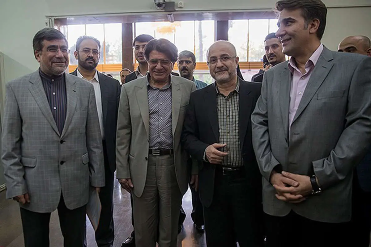 (تصاویر) جنتی به شجریان کارتهنر اهداکرد