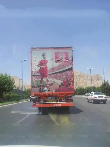 تصویر علی کریمی پشت کامیون!