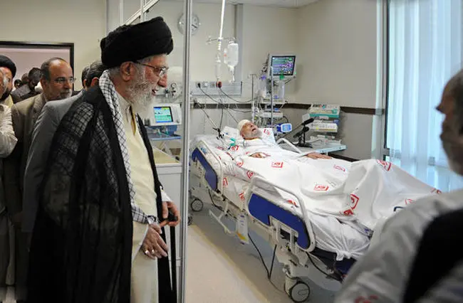 (تصاویر) عیادت رهبر انقلاب از آیت‌الله مهدوی‌کنی