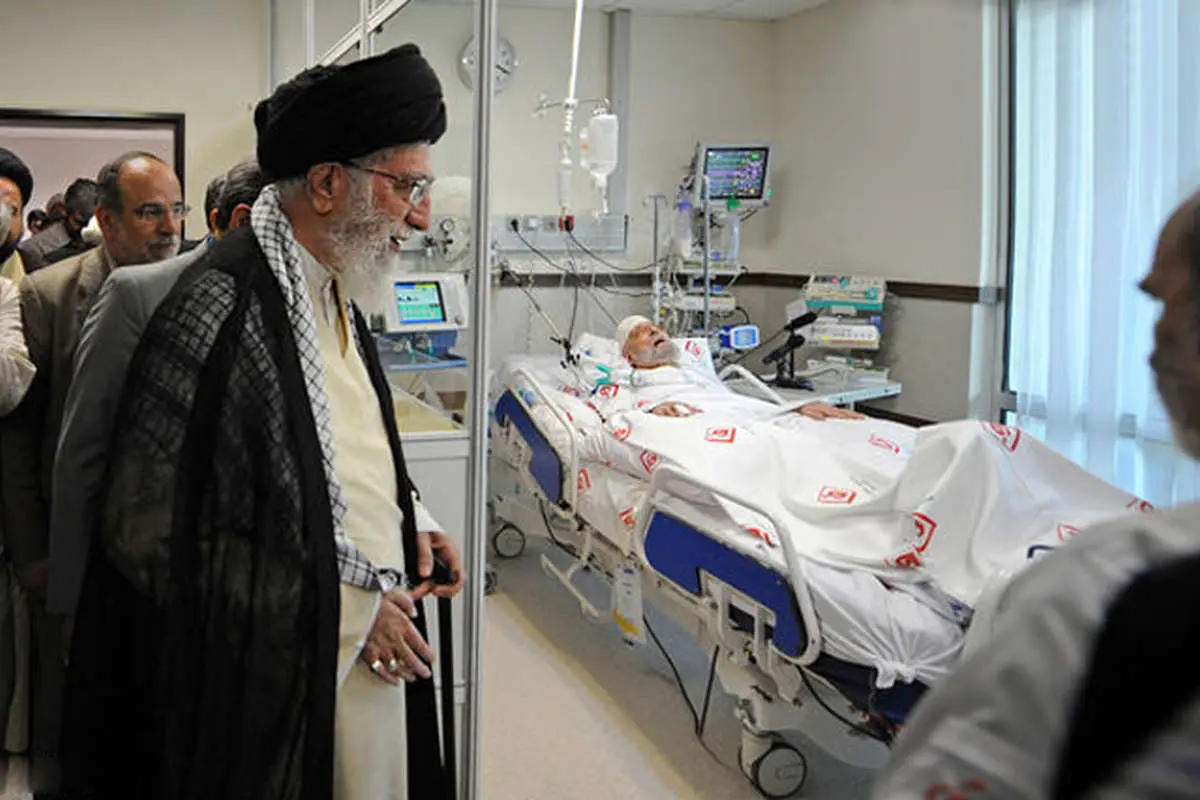 (تصاویر) عیادت رهبر انقلاب از آیتالله مهدویکنی