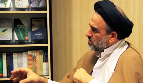 شاعر «ک مثل کُپُل» یک روحانی است