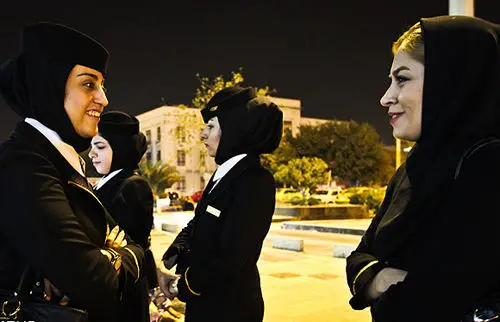 (تصاویر) مهمانداران قطار