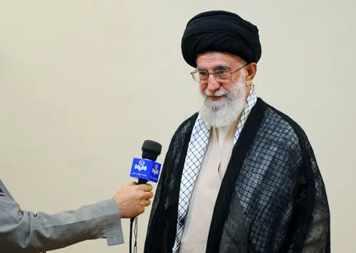 رهبر انقلاب تحت عمل جراحی قرار گرفتند+(فیلم)