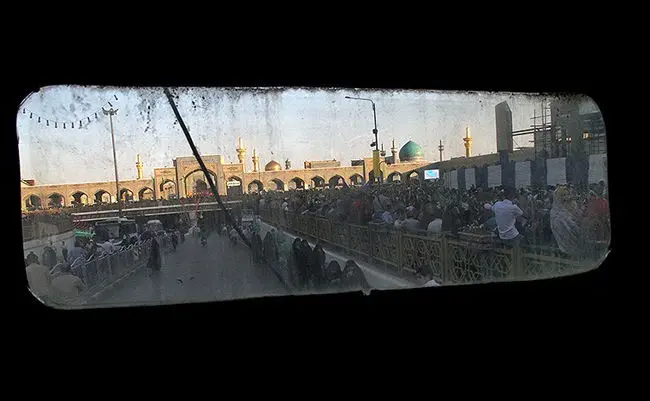 (تصاویر) گلباران حرم مطهر امام رضا(ع)