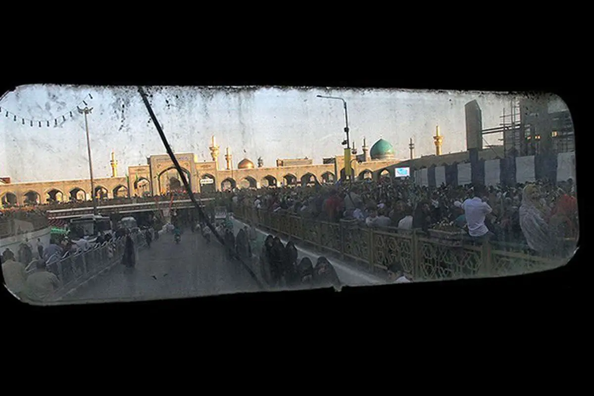 (تصاویر) گلباران حرم مطهر امام رضا(ع)