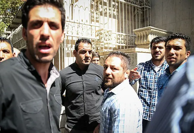 (تصاویر) حواشی محاکمه ضارب شهید خلیلی