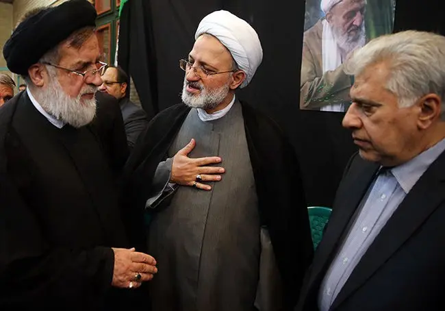 (تصاویر) وداع دانشجویان با آیت‌الله مهدوی‌کنی