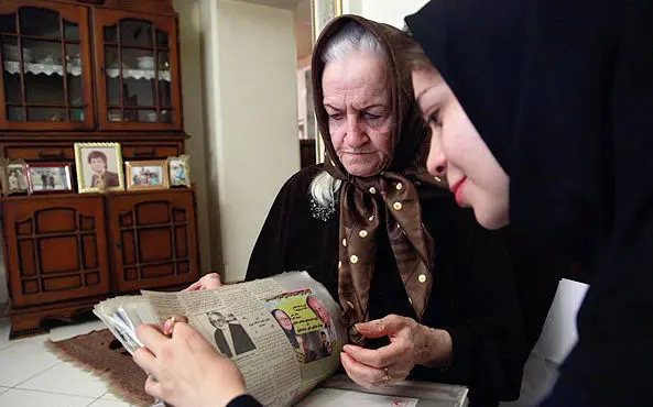 پای دردودل‌ ملکه رنجبر؛ کسی بغض‌ و اشک را نمی‌بیند