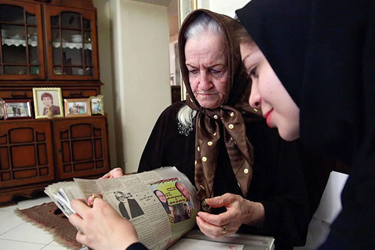 پای دردودل ملکه رنجبر؛ کسی بغض و اشک را نمیبیند