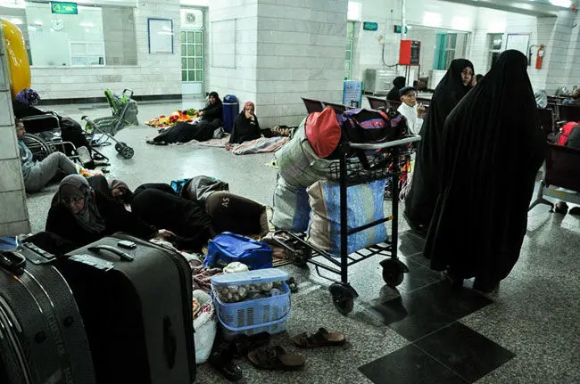 (تصاویر) سرگردانی مسافران قطار تهران-اهواز