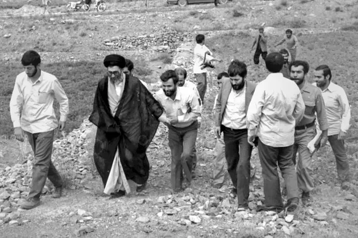 (تصاویر) آیت‌الله‌خامنه‌ای در روستای فردو