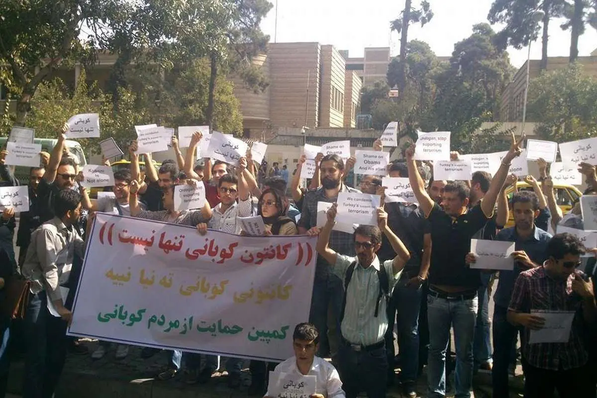 (تصویر) تجمع اعتراضی مقابل سفارت ترکیه در تهران