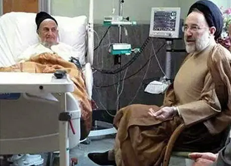 (تصویر) عیادت خاتمی از آیت‌الله صانعی
