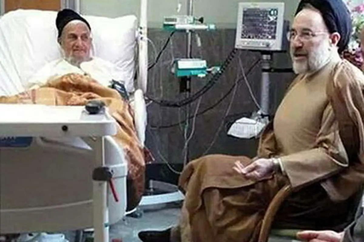 (تصویر) عیادت خاتمی از آیتالله صانعی