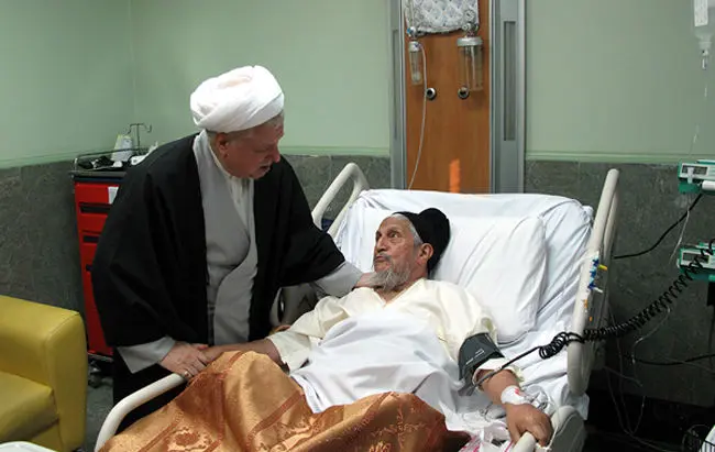 (تصاویر) عیادت هاشمی از آیت‌الله صانعی
