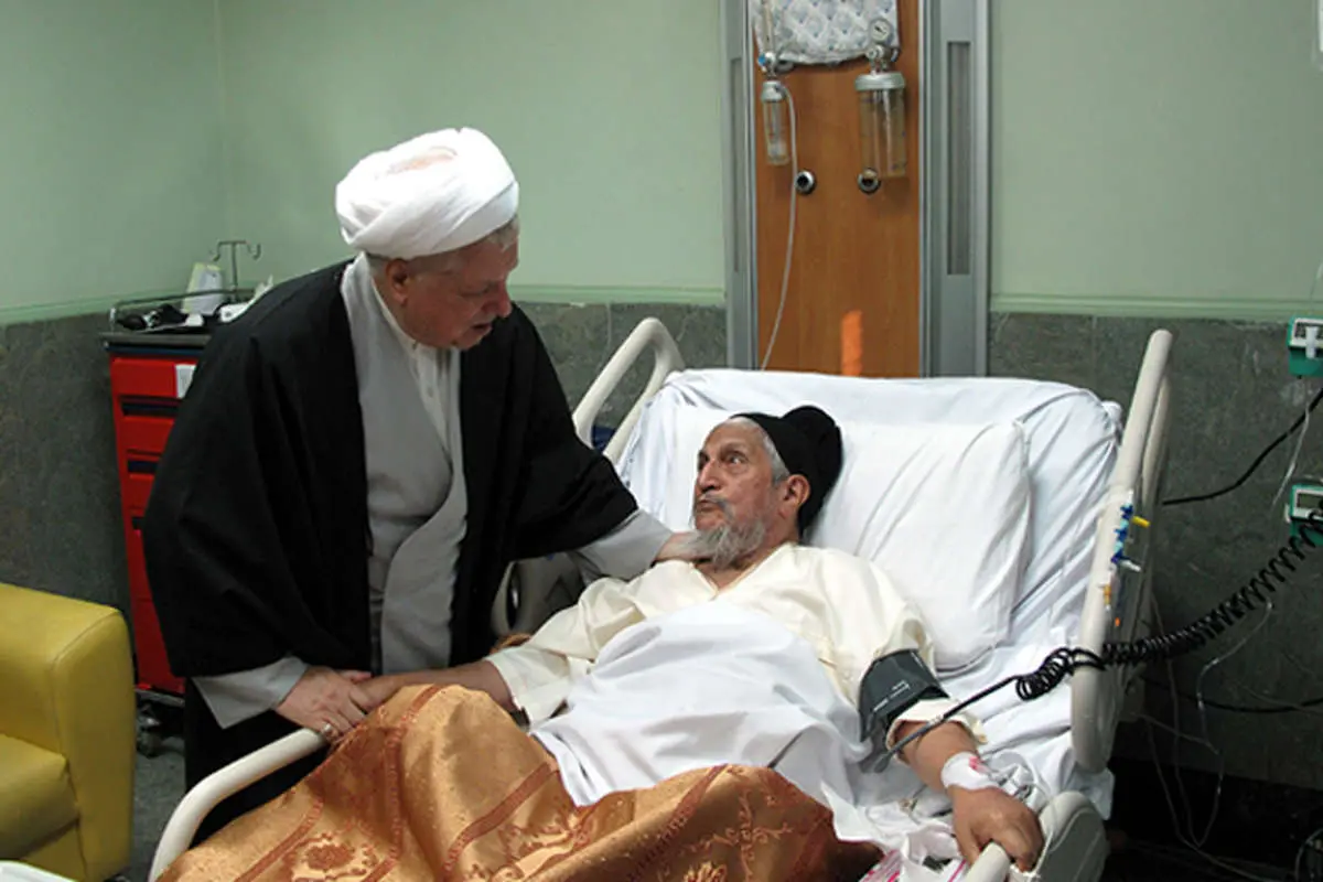 (تصاویر) عیادت هاشمی از آیتالله صانعی