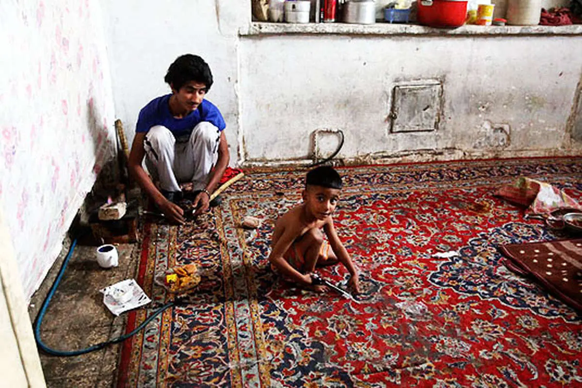 از زندگی در این شهر متأسفم