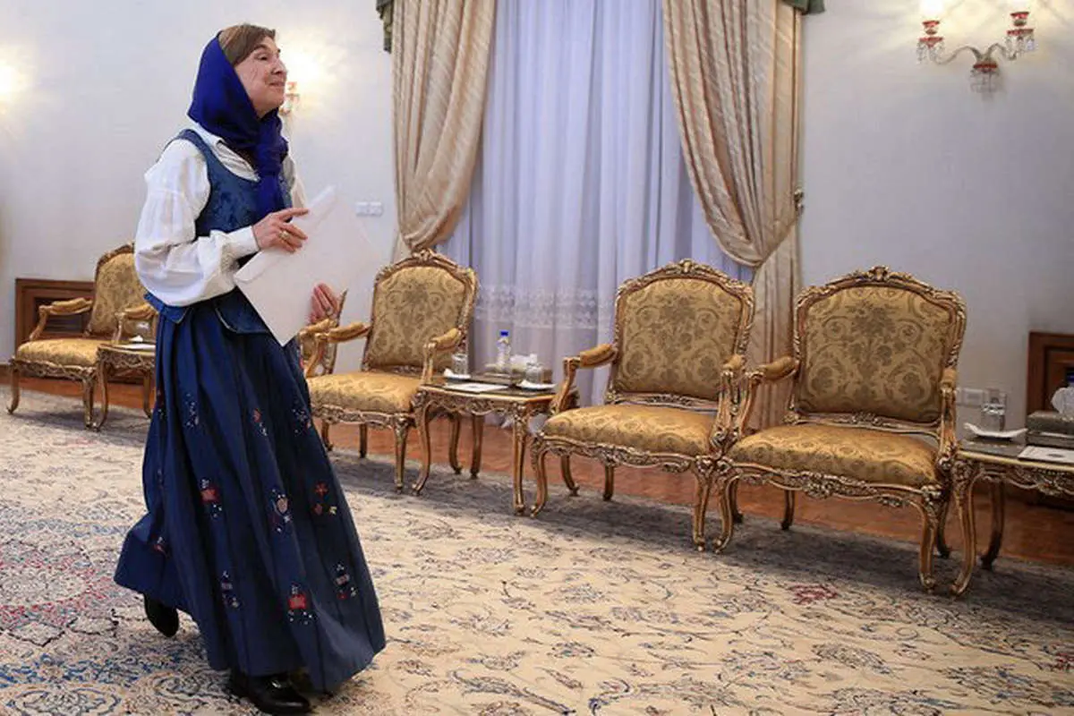 (تصاویر) لباس سفیر نروژ در دیدار با روحانی