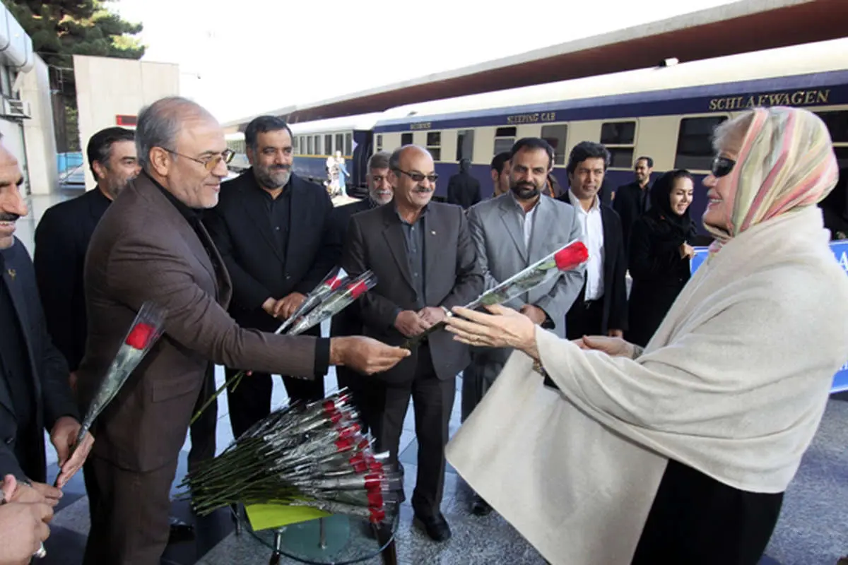 (تصاویر) مسافران قطار لوکس در حرمرضوی