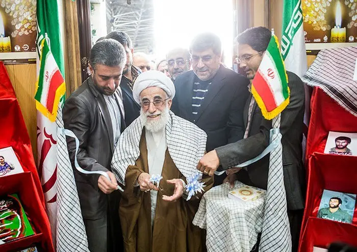 (تصاویر) جنتیِ پدر و پسر در نمایشگاه بسیج