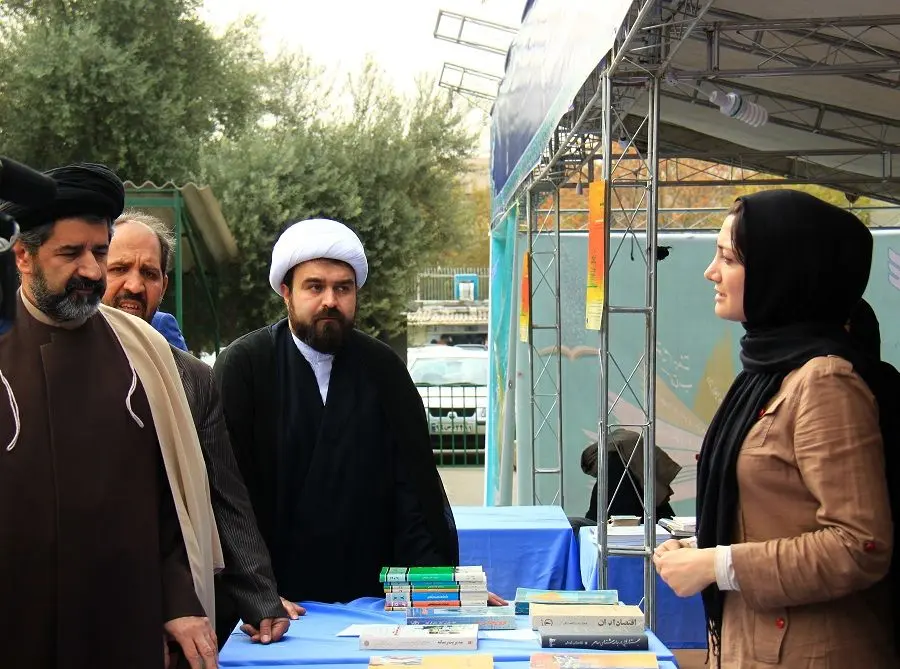 (تصاویر) سومین دوره نذرکتاب در هفته کتابخوانی برگزار شد