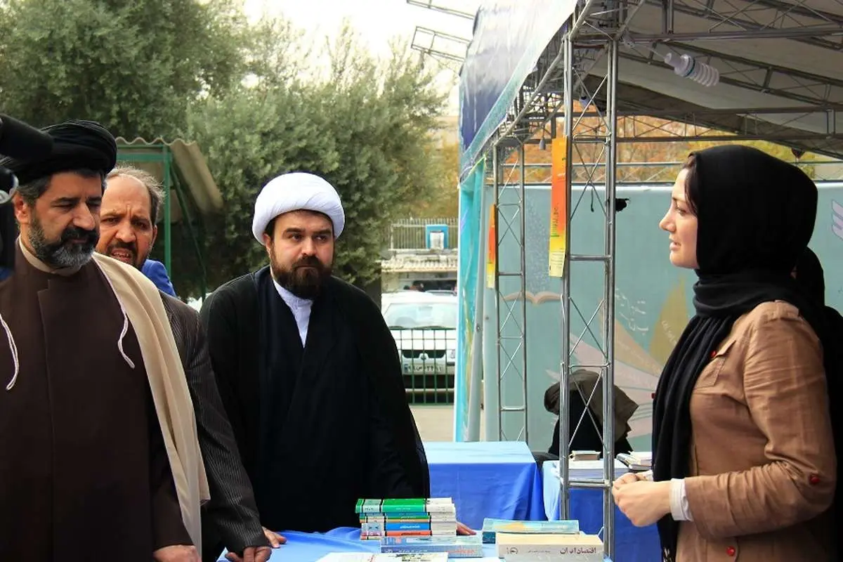 (تصاویر) سومین دوره نذرکتاب در هفته کتابخوانی برگزار شد