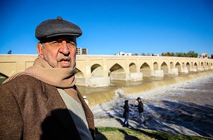 (تصاویر) اصفهانی‌ها و زنده رود پرآب