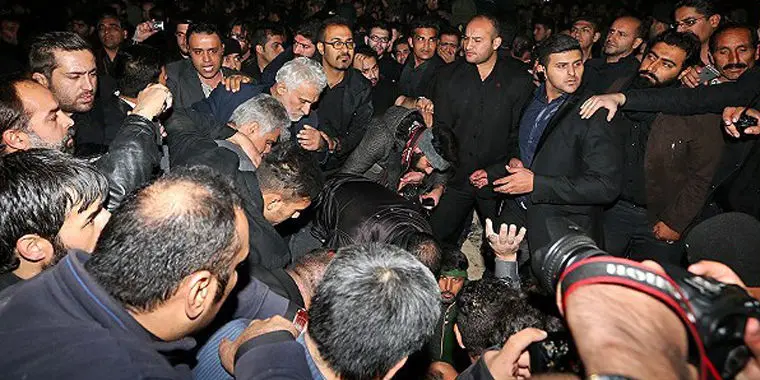 دفن شبانه مرتضی پاشایی، تشییع هنرمند تأتر، اشک‌های مردم، اعضای باند سرقت و زورگیری، اجرای نمایش و ...