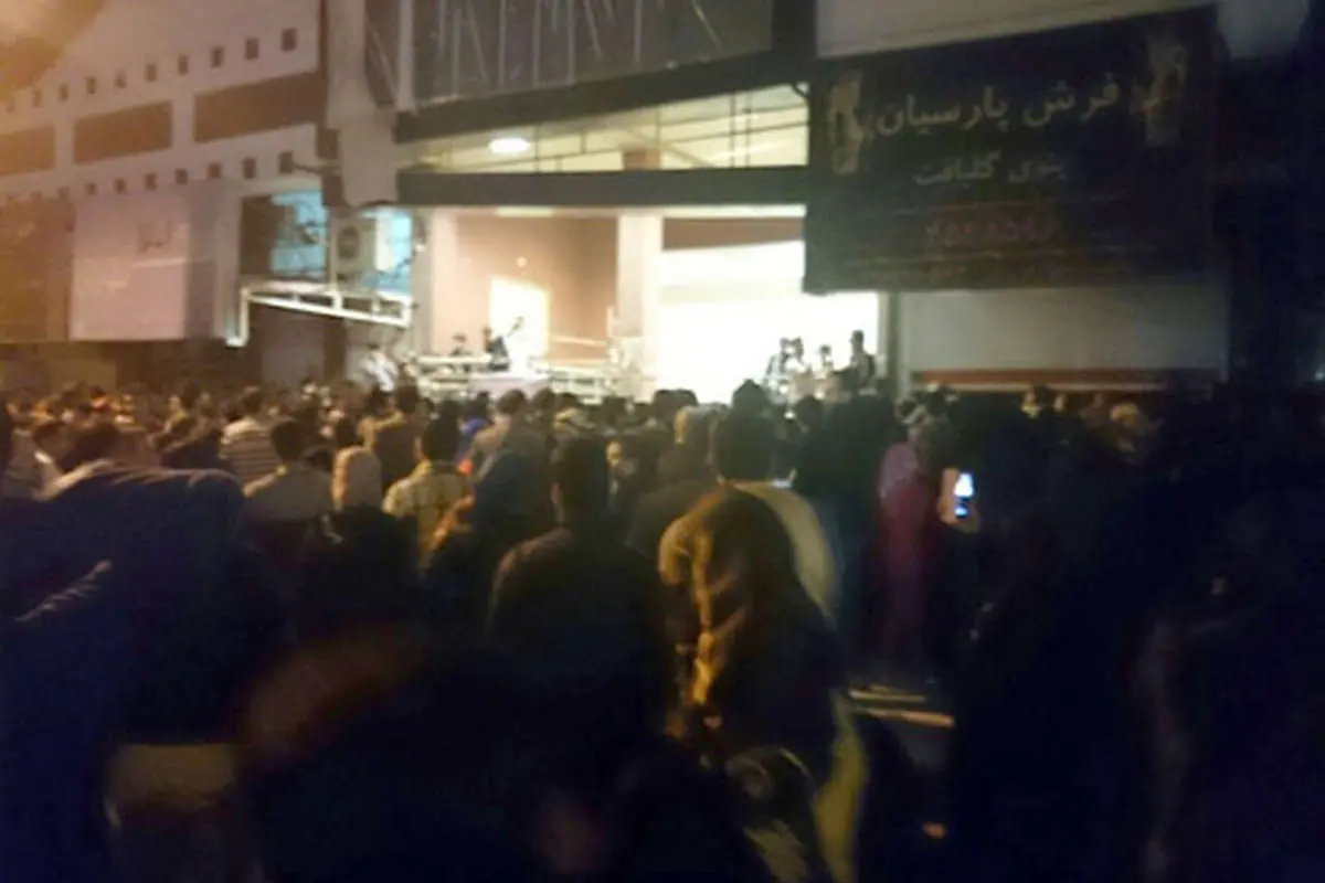 (تصاویر) برگزاری کنسرت موسیقی با وجود تجمع دلواپسان