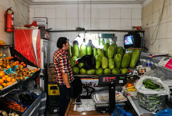 (تصاویر) تماشای بازی ایران و بحرین سرِ کار