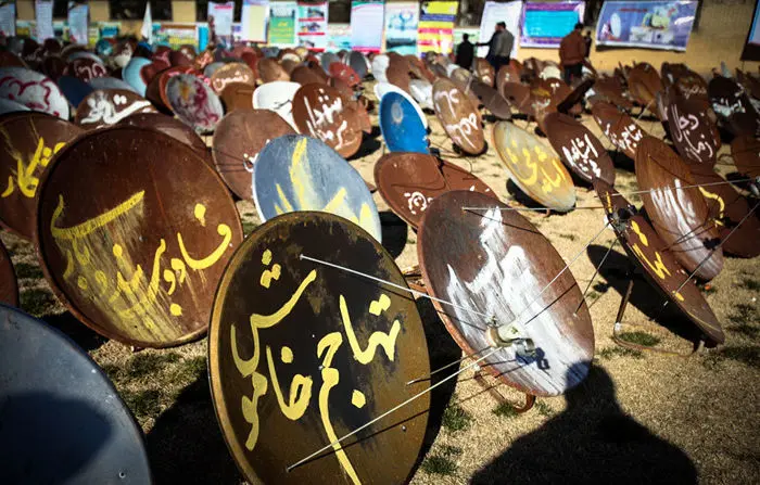 (تصاویر) تحویل داوطلبانه ماهواره در شیراز