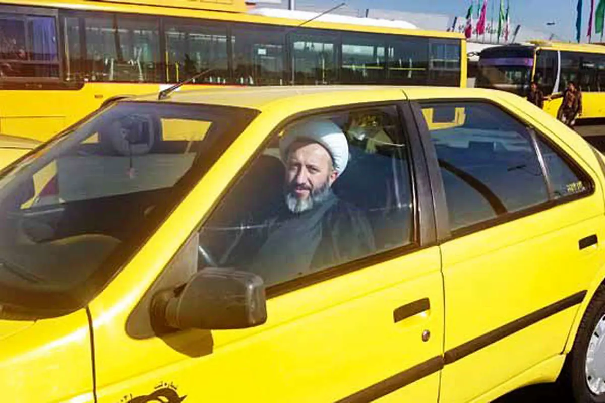 روحانی که مسافرکشی میکند