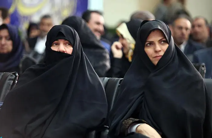 (تصاویر) همسر‌روحانی در سالگرد ورودامام(ره)