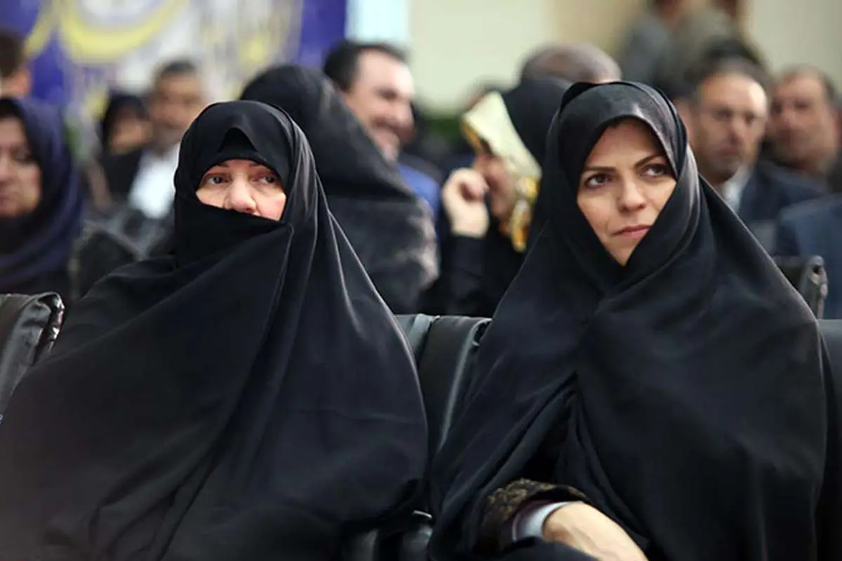 (تصاویر) همسرروحانی در سالگرد ورودامام(ره)