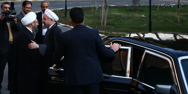 صحن علنی مجلس، جلسه سران قوا، روز سوم جشنواره فیلم فجر، زندگی با طعم محرومیت، تمرینات نظامی زنان و ...