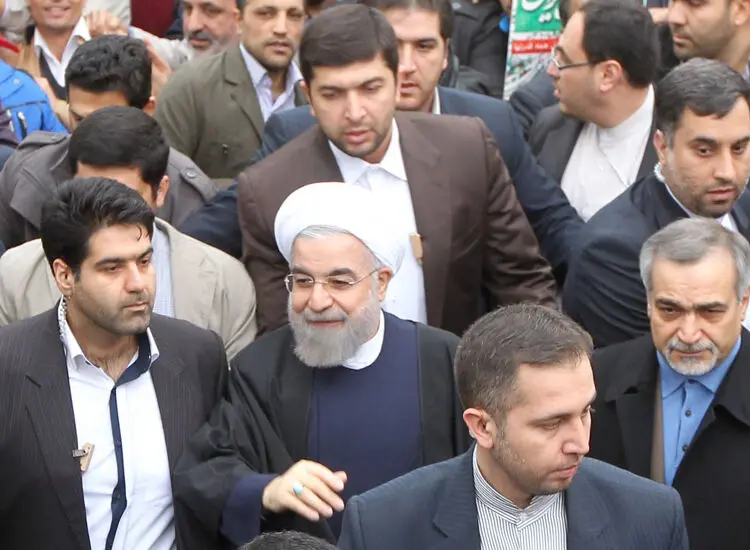 (تصاویر) حسن روحانی در راهپیمایی 22 بهمن