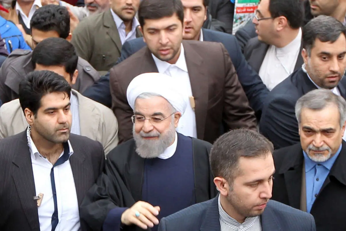 (تصاویر) حسن روحانی در راهپیمایی 22 بهمن