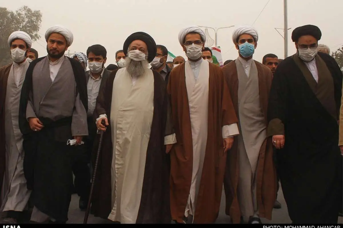 (تصویر) امام جمعه اهواز با ماسک در راهیپمایی