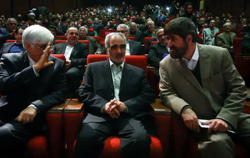 (تصویر) بغض مطهری د‌ر حین سخنرانی