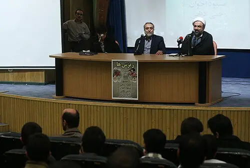 (تصاویر) اعتراض دانشجوی کفن‌پوش به رسایی