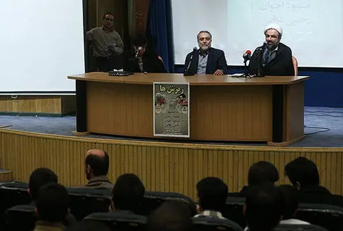 (تصاویر) اعتراض دانشجوی کفن‌پوش به رسایی