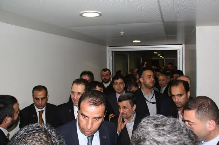 (تصاویر) روایت پایگاه‌احمدی‌نژاد از سخنرانی جنجالی