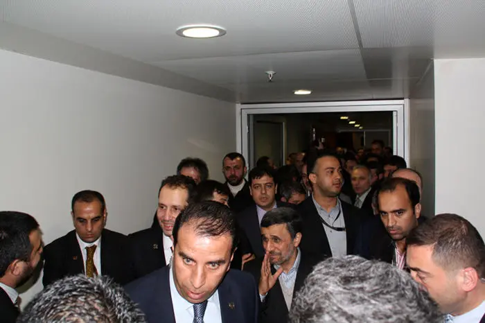 (تصاویر) روایت پایگاه‌احمدی‌نژاد از سخنرانی جنجالی