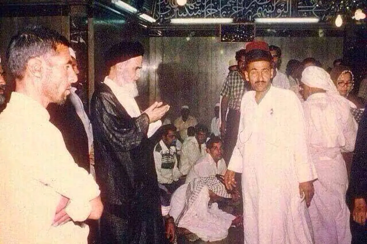 تصویر دیدهنشده از امام(ره) درحرم امیرالمومنین