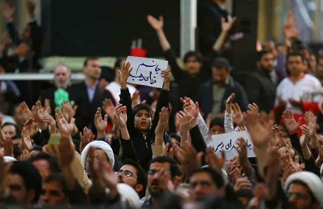(تصاویر) سخنرانی رهبر انقلاب در حرم رضوی